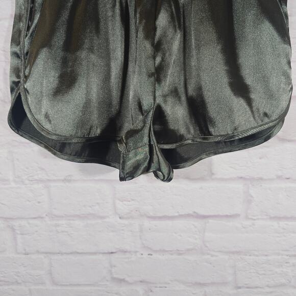 M H&M Green Satin Athletic Shorts Elastic Waistband Womens Size 4 Shimmer Soft - Picture 3 of 9